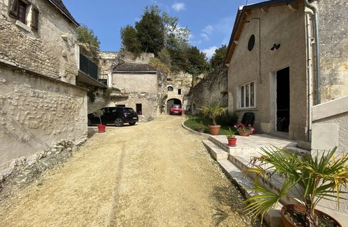 Montrichard Cottage | Gîte du Donjon, 16th century, private courtyard, between Beauval zoo and Chenonceaux