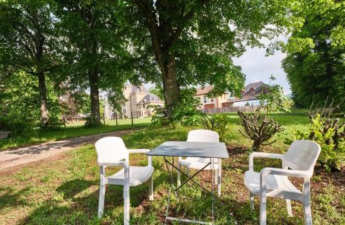 Saint-Geoire-en-Valdaine Apartment | Gîte du Château St Geoire Véronique