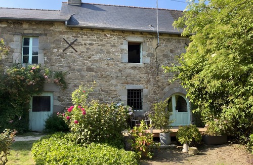 La Baussaine House | Gîte du Gravier: Private Terrace, Wi-Fi, and Air Conditioning in La Baussaine