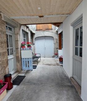 Senergues Bed & Breakfast | Gîte du portail fleuri