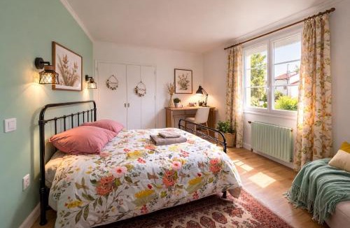 La Tourlandry House | Gîte du RELAI du Château - Parc Oriental - Puy du Fou