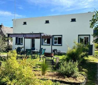 Angrie House | Gîte Ecrin de Verdure Jacuzzi et piscine