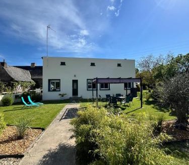 Angrie House | Gîte Ecrin de Verdure Jacuzzi et piscine