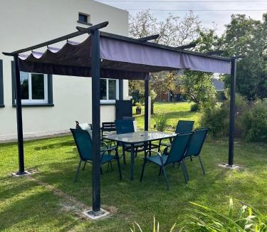 Angrie House | Gîte Ecrin de Verdure Jacuzzi et piscine