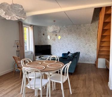 Andresy House | Gîte Elonie, Maison entière avec jardin et parking
