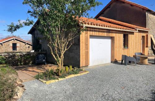 Monsireigne House | Gîte en bord de lac
