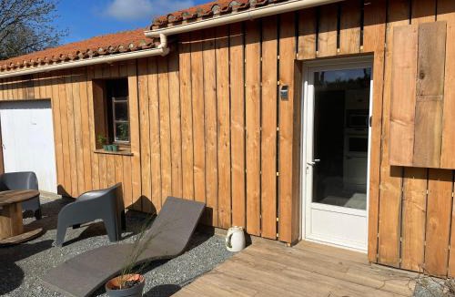 Monsireigne House | Gîte en bord de lac