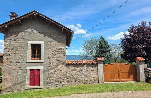 Champetieres Cottage | Gîte en Pierre à la Montagne à Proximité de Sentiers de Randonnées