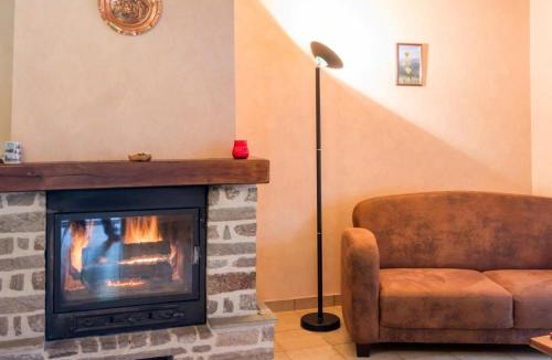 Sauvain House | Gîte en pierre 6 pers avec cheminée à Sauvain - FR-1-496-42