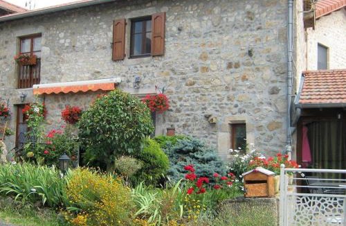 Boisset House | Gîte en pierre avec terrasses, proche de sites médiévaux, idéal pour famille avec équipements bébé. - FR-1-582-256