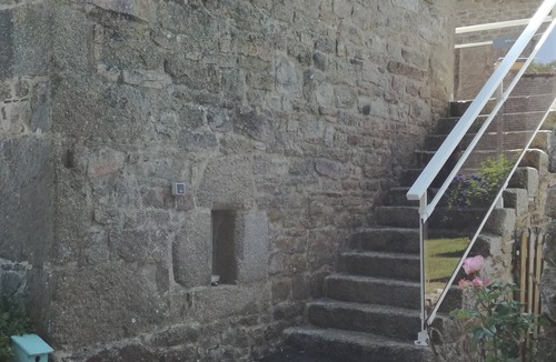 Ploumilliau Cottage | Gîte en Pierre Bretonne Près de la Côte de Granit Rose et sa Petite Ferme