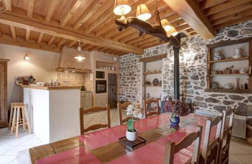 Saint-Just-en-Bas House | Gîte en Pierre Rest. avec Cheminée et Jardin, Parc Livradois-Forez - FR-1-496-19