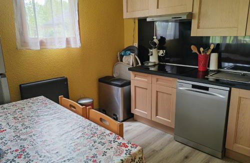Signy-le-Petit House | Gîte entièrement rénové - vue plaine de jeux