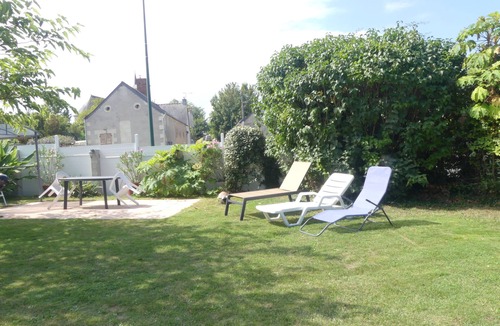 Brigne House | Gîte Entre La Maine et La Loire, pets welcome.