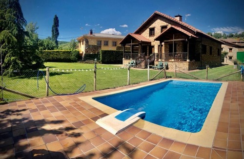 San Martin de Valdetuejar Cottage | Gîte casa lara with swimming pool lagunas