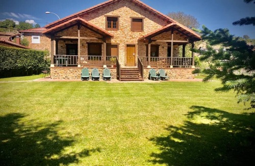 San Martin de Valdetuejar Cottage | Gîte casa lara with swimming pool lagunas