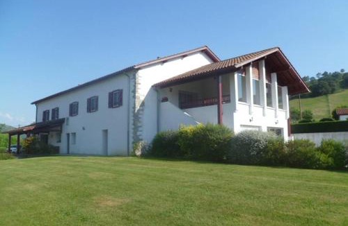 Larceveau-Arros-Cibits Apartment | Gîte Etcharnia