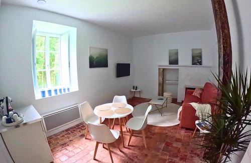 Magny Apartment | Gîte Eugène Süe - cuisine fermée