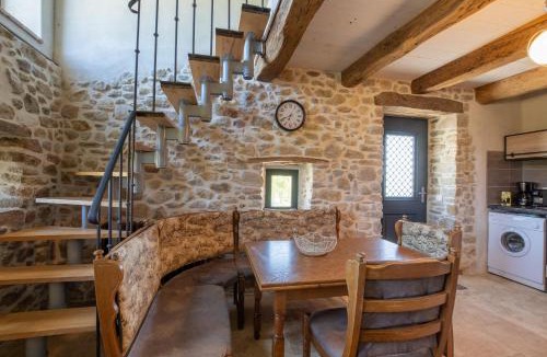 Saint-Sauveur-de-Cruzieres House | Gîte Figuier au Mas Dujau