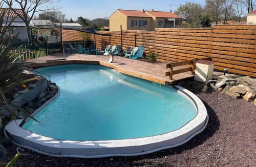 Saint-Hilaire-le-Vouhis House | Gîte Familial Avec Piscine & Prestations