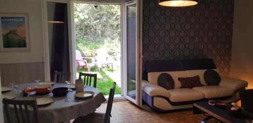 Saint-Vincent-de-Mercuze House | Gîte fabuleux, jardin, terrasse, parking