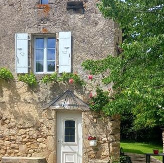 Ferrieres Apartment | Gîte familial 10 pers spa de juin à septembre