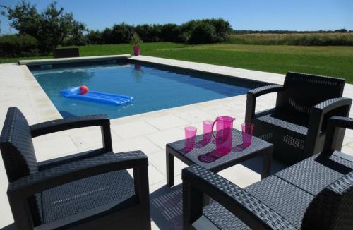 Nazelles-Negron House | Gîte familial avec piscine au cœur des châteaux de la Loire - FR-1-381-7