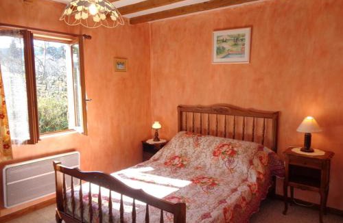 Saint-Haon-le-Chatel House | Gîte familial à Saint-Haon-le-Châtel avec piscine et animaux admis - FR-1-496-21