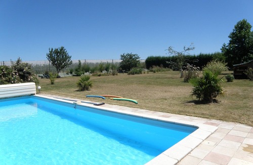 Saint-Vite Villa | Gîte Familial " la Valentine du Sud" Animaux de Compagnie Acceptés