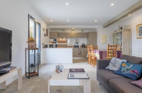 Aigueze House | Gîte Faveloun