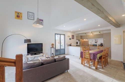 Aigueze House | Gîte Faveloun – Spacious Holiday Homes in Aiguèze