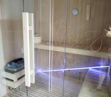 Celles-sur-Plaine House | Gîte "fils et cotons" Piscine Intérieure chauffée à l'année et sauna