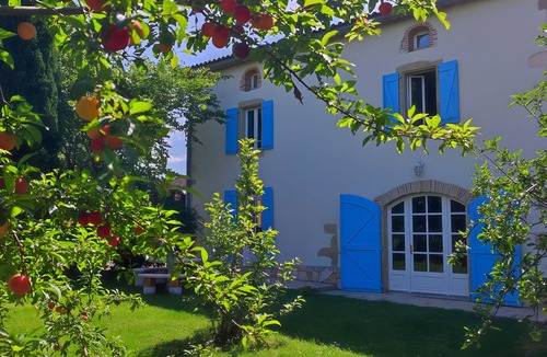 Saint-Genest-de-Contest House | Gîte Fleur De Pastel – 4 Épis – Private Pool, Terrace & Wi-Fi
