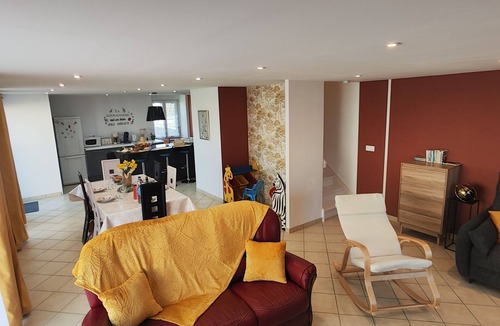 Pleven House | Gîte Fleur du Paradis,