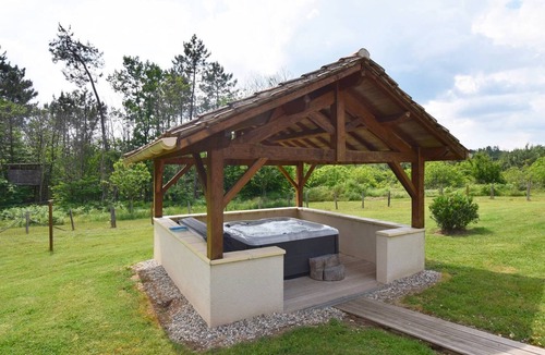 Blanquefort-sur-Briolance House | Gîte avec piscine et jacuzzi - Lot-et-Garonne