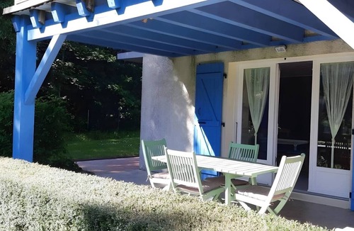 Saint-Avaugourd-des-Landes House | Gîte Douceur de Vivre - Marais: Lake View, Shared Pool & Wi-Fi