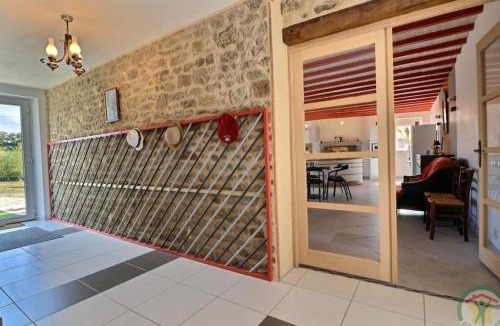 Saint-Georges-de-Reintembault House | Gîte La Vieille Mazure