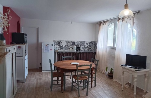 Saint-Julien-de-Cassagnas Apartment | Gîte 4 people Gard, swimming pool, river and spa Les Fumades