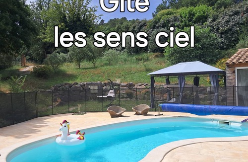 Saint-Martin-de-Pallieres Cottage | Gîte sleeps 2 to 4 pool jacuzzi