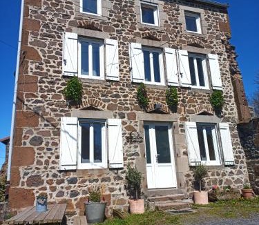 Fix-Saint-Geneys House | Gîte Germaine et Yves
