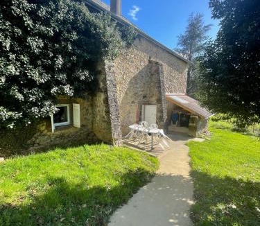 Saint-Jean-le-Vieux House | GÎTE GUIROYA