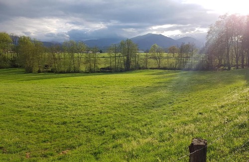 Saint-Jean-le-Vieux House | GÎTE GUIROYA