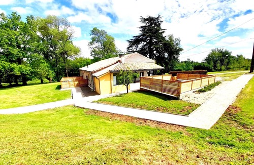 Roumagne House | Gîte Honey House - A honey-sweet getaway.