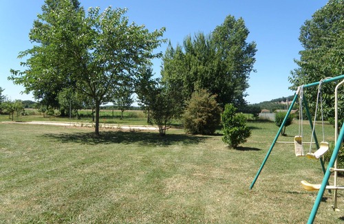 Saint-Vite Villa | Gîte Idéalpour les Familles,calme, Près des Commerces,piscine, Animaux Acceptés