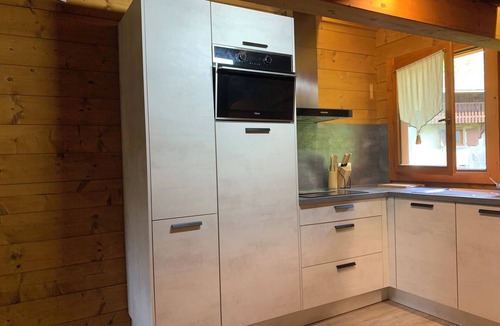 Araches-la-Frasse Apartment | Gîte in chalet 6/8 pers private entrance,ski shuttle ,Balneo bathroom