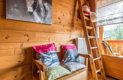 Araches-la-Frasse Apartment | Gîte in chalet 6/8 pers private entrance,ski shuttle ,Balneo bathroom