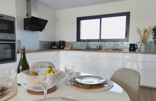 Bordeaux-Saint-Clair House | Gîte in Etretat near Cliffs & Beach