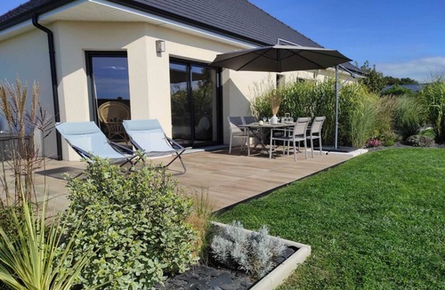 Bordeaux-Saint-Clair House | Gîte in Etretat near Cliffs & Beach