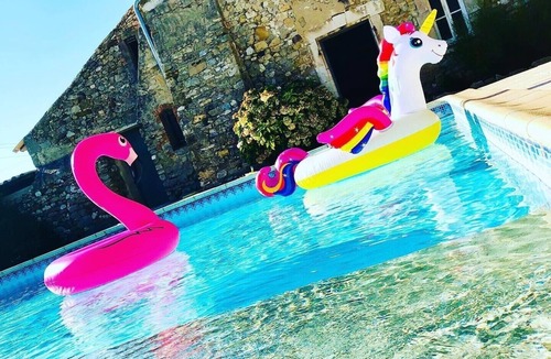 Saint-Paulet-de-Caisson Cottage | Gîte in a vineyard