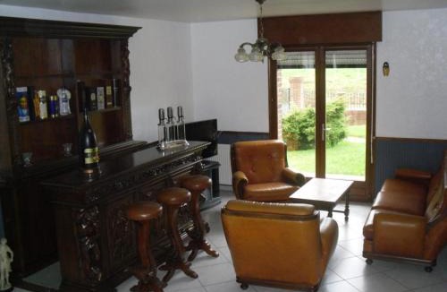 Senlis House | Gîte indépendant avec jardin clos, terrasse et wifi, au centre de Senlis, animaux acceptés - FR-1-376-52
